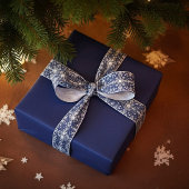 Elegant zilveren en blauwe sneeuwvlokken patroon satijnen lint