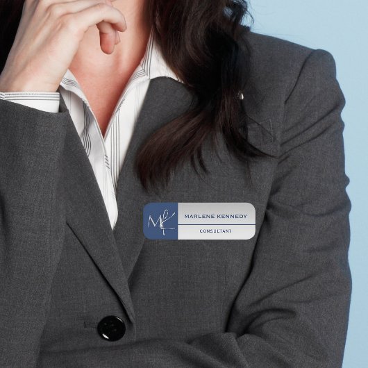 Elegant zilveren monogram Navy Blue Logo Medewerke Naamplaatje