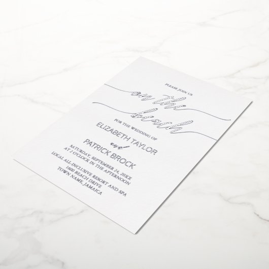 Elegant zilveren olie op het strand bruiloft folie uitnodiging (Gedraaid)