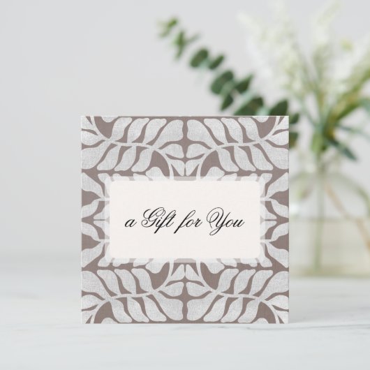 Elegant Zilveren Patroon Script Cadeaubon (Staand voorkant)