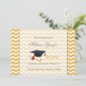 Elegant, zomergeel chevron afstuderen kaart (Staand voorkant)