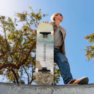 Elegant zonneschijn en blauw oceaanstrand persoonlijk skateboard
