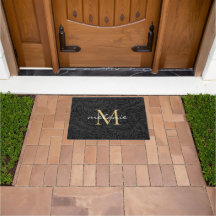 Elegant Zwart Bloemmotief Gouden Monogram