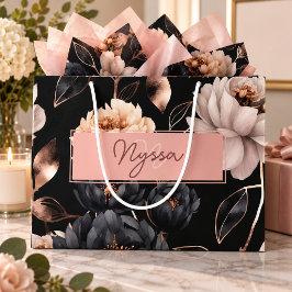 Elegant zwart bloemmotief met rozen en monogram na groot cadeauzakje