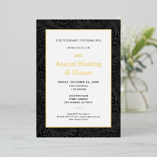 Elegant zwart botanisch jaarlijks bedrijfsdiner folie uitnodiging (Staand Voorkant)