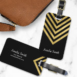 Elegant Zwart en Faux Gold Geometrisch Bagagelabel<br><div class="desc">Onderscheid u met dit stijlvolle zwarte bagagelabel met een elegant faux gold geometrisch ontwerp. Personaliseer dit label met uw informatie en voor meer mogelijkheden, zoals om het lettertype en de grootte ervan te wijzigen, klik op de knop "Aanpassen". *Het Zazzle-watermerk dat in het zoomvoorbeeld wordt weergegeven, wordt niet weergegeven op...</div>