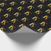 Elegant Zwart en Goud Verjaardagspatroon Cadeaupapier (Hoek)