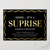 Elegant zwart en goud verrassingsverjaardagsfeestj folie uitnodiging (Voorkant)