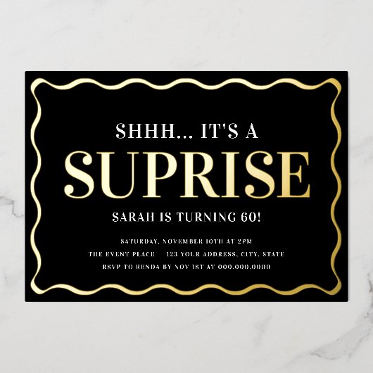Elegant zwart en goud verrassingsverjaardagsfeestj folie uitnodiging (Voorkant)