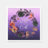 Elegant Zwart en Paarse Bloemen Monogram Bruiloft Servet (Voorkant)