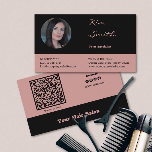 Elegant Zwart en Roze QR Code Hair Salon Medewerke Visitekaartje