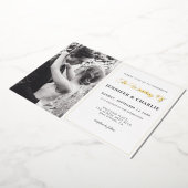 Elegant zwart en White Custom Photo Simple Script Folie Uitnodiging (Gedraaid)