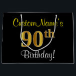 Elegant, zwart, Faux Gold 90th Birthday   naam Large Cadeautasje<br><div class="desc">Dit eenvoudige, elegante verjaardagsgeschenktasontwerp heeft een gepersonaliseerde boodschap zoals "CustomName’s 90th Birthday!" (met de "90th" met een faux/imitatie goud-achtige kleurlook) op een zwart gekleurde achtergrond. De naam is in tekst die lijkt op een script, geel gekleurd is en kan worden aangepast. Een gepersonaliseerde verjaardagscadeauzak als deze kan misschien gebruikt worden...</div>
