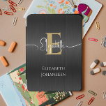 Elegant Zwart Geborsteld Metaal Goud Monogram Tren iPad Mini Cover<br><div class="desc">Verhoog je iPad Air met onze Elegante Black Brushed Metal Gold Monogram Trendy iPad Air Cover! Gemaakt van strak zwart geborsteld metaal, deze cover straalt moderne verfijning uit. Personaliseer het met uw monogram in vetgedrukte gouden tekst en uw scriptnaam in elegante witte typografie, die een vleugje gepersonaliseerde elegantie aan uw...</div>