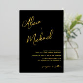Elegant zwart goud echte folie script bruiloft uitnodiging (Staand Voorkant)