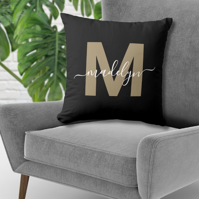 Elegant Zwart Goud Initiaal Naam Monogram Kussen (Elegant Black Gold Initial Name Monogram Throw Pillow)