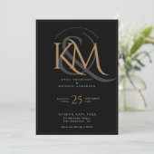 Elegant Zwart Goud Modern Script Monogram Bruiloft Kaart (Staand voorkant)