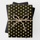 Elegant zwart goud Polka Dot Gift Wrapping Paper (In situ)