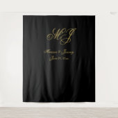 Elegant Zwart Goud Script Monogram Bruiloft Wandkleed (Voorkant)