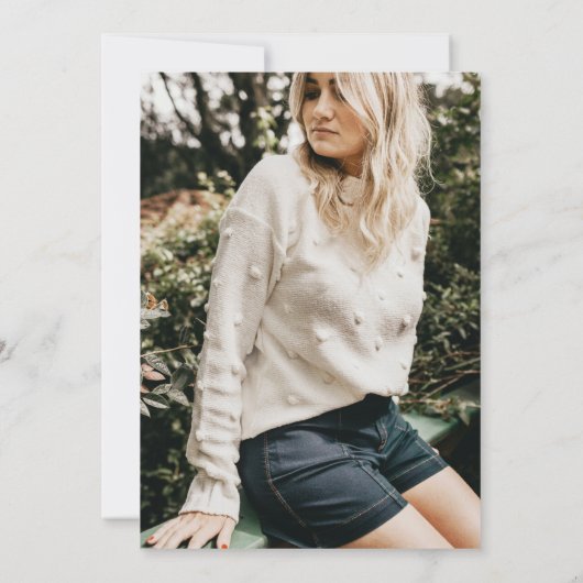 Elegant zwart goud trendy boog foto Afstuderen Aankondiging (Achterkant)