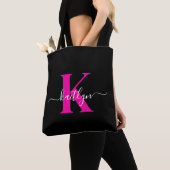 Elegant zwart Hot Pink Script Monogram Tote Bag (Dichtbij)