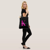 Elegant zwart Hot Pink Script Monogram Tote Bag (Op model)