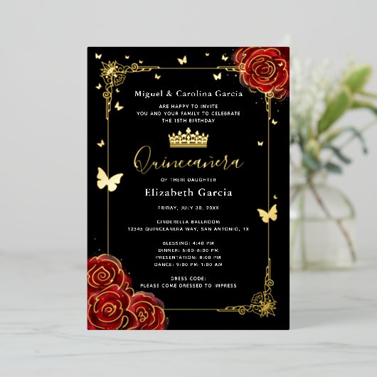 Elegant zwart quinceanera rood rose echt goud folie uitnodiging (Staand Voorkant)