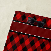 Elegant Zwart Rood Diamantpatroon & Monogram Strandlaken (In situ)