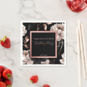 Elegant zwart roos gouden bloemenverjaardag sjablo servet (Insitu)