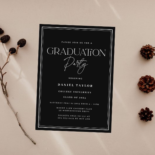 Elegant Zwart Typografie Script Graduation Party Kaart
