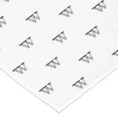 Elegant zwart-wit aangepast monogram initiaal tafelkleed (Gekanteld)
