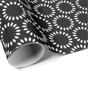 Elegant zwart-wit bloemblad Mandala patroon Cadeaupapier
