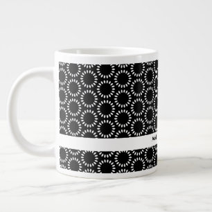 Elegant zwart-wit bloemblad mandala patroon grote koffiekop