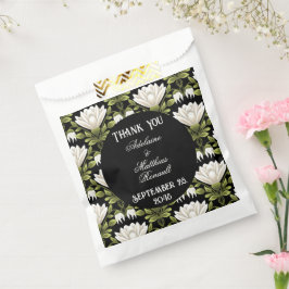 Elegant Zwart & Wit Bloemen Bruiloft: Kalligrafie Bedankzakje