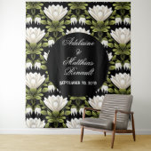 Elegant Zwart & Wit Bloemen Bruiloft: Kalligrafie Wandkleed (In situ)