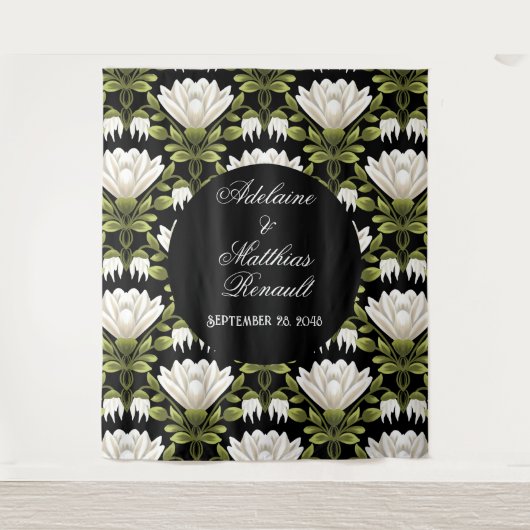 Elegant Zwart & Wit Bloemen Bruiloft: Kalligrafie Wandkleed (Voorkant)