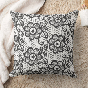 Elegant zwart-wit bloemen kantpatroon kussen