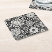 Elegant zwart-wit bloemenkantpatroon kartonnen onderzetters (Schuin)