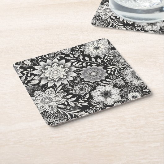 Elegant zwart-wit bloemenkantpatroon kartonnen onderzetters (Schuin)
