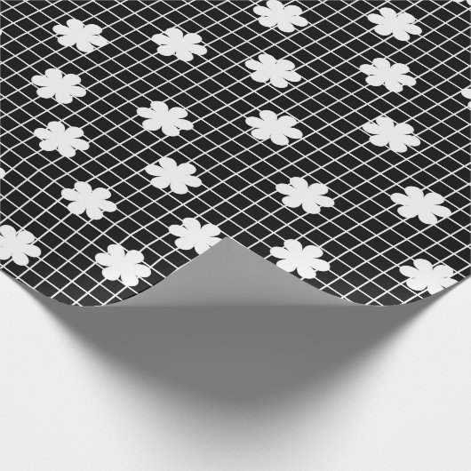 Elegant zwart-wit bloemenrooster cadeaupapier (Hoek)