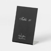 Elegant Zwart Wit Bruiloft Monogram Tafelnummers Reclamebord Met Voetstuk (Voorkant)
