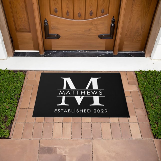 Elegant Zwart Wit Custom Monogram Naam Doormat Deurmat (Buiten)