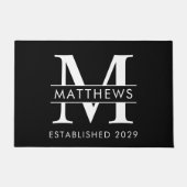 Elegant Zwart Wit Custom Monogram Naam Doormat Deurmat (Voorkant)