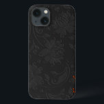 Elegant zwart-wit, donkergrijs Floral design iPhone 13 Hoesje<br><div class="desc">Elegant girale,  eenvoudige donkergrijze monochromatische  florale vormgeving.Aangepast en optioneel monogram in gesuggereerd koraal rood. Een ingegraven blik is een fotoshop-effect en niet echt iets.</div>