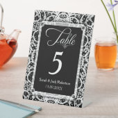 Elegant zwart-wit kant trouwtafel nummertje reclamebord met voetstuk (Insitu)