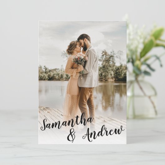 Elegant zwart-wit minimalistische fotobruiloft kaart (Staand voorkant)