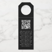  Elegant Zwart-Wit Peacock QR Code Flessenhanger (Achterkant)
