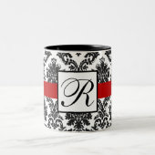 Elegant zwart wit rood damast monogram tweekleurige koffiemok (Center)