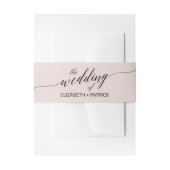 Elegant zwarte kalligrafie | Blush roze band Uitnodigingen Wikkel (Voorkant Voorbeeld)