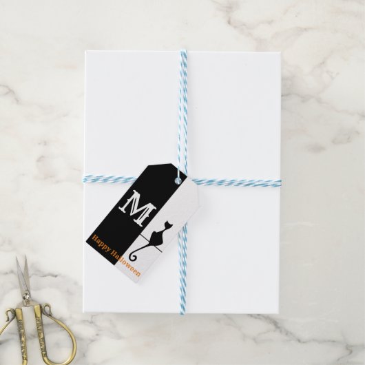 Elegant zwarte kat met Initiaal Klassiek Cadeaulabel (Met Touw)